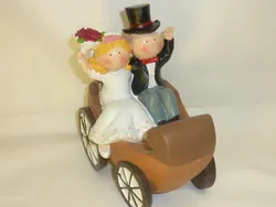 figurines mariés en calêche - Voir en grand