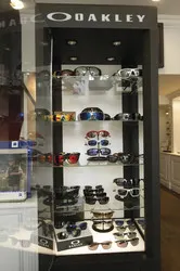 LUNETTES OAKLEY - LUNETTES OAKLEY - OPTICIEN PERRIER - Voir en grand